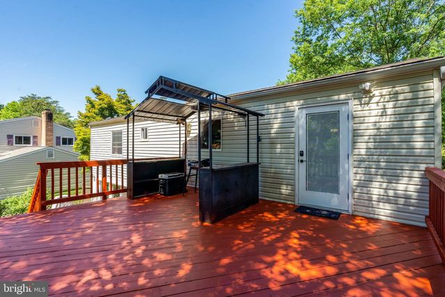 9231 LANDGREEN ST, Manassas, VA 20110
