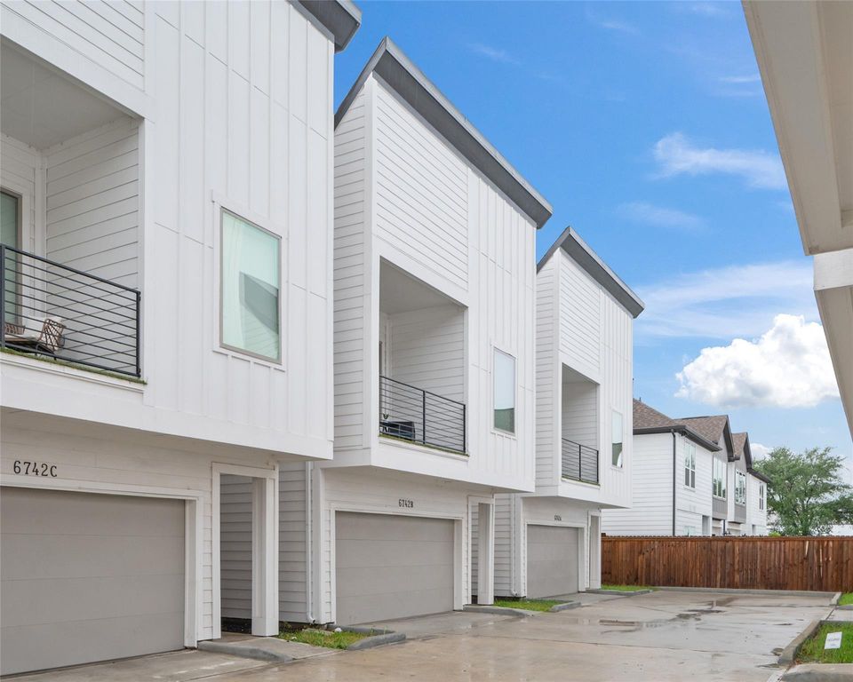 6742 Peerless Street B, Houston, TX 77021