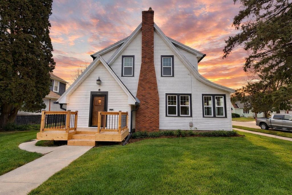 1221 Grace STREET, Janesville, WI 53545