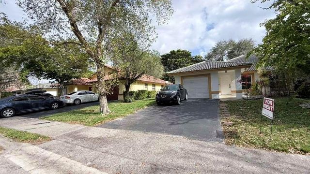 2377 NW 123rd Ave, Coral Springs, FL 33065