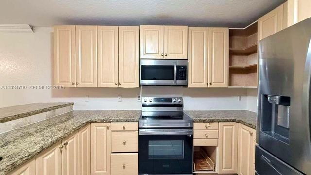 2377 NW 123rd Ave, Coral Springs, FL 33065