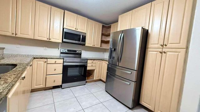 2377 NW 123rd Ave, Coral Springs, FL 33065