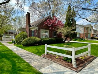1953 Oxford Road, Grosse Pointe Woods City, MI 48236