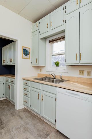 1348 6th Street S, Fargo, ND 58103