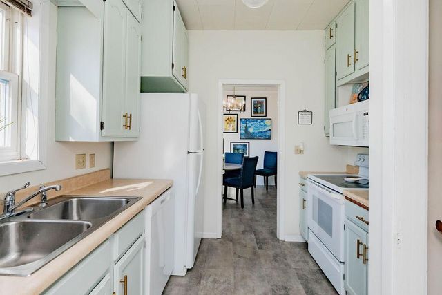 1348 6th Street S, Fargo, ND 58103