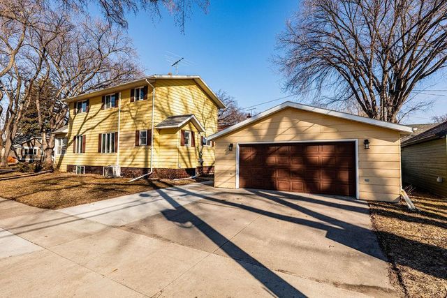 1348 6th Street S, Fargo, ND 58103