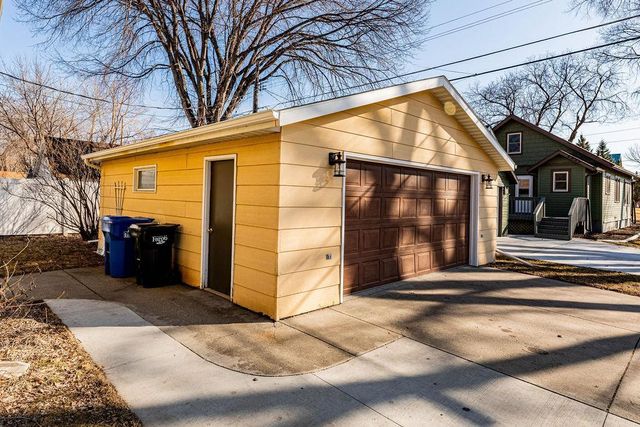 1348 6th Street S, Fargo, ND 58103