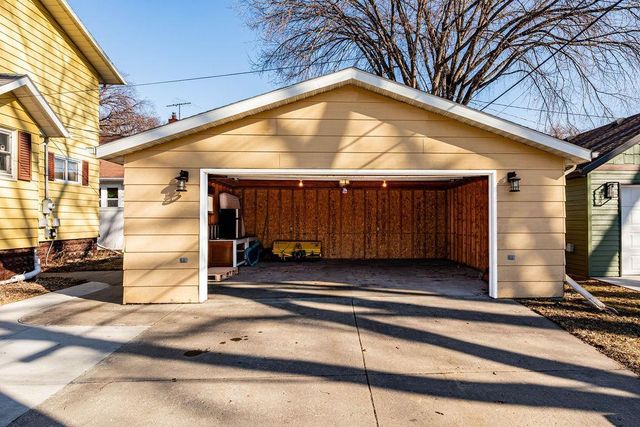 1348 6th Street S, Fargo, ND 58103