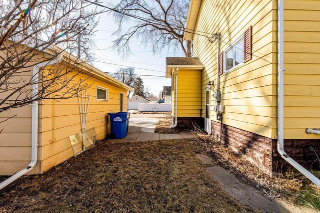 1348 6th Street S, Fargo, ND 58103