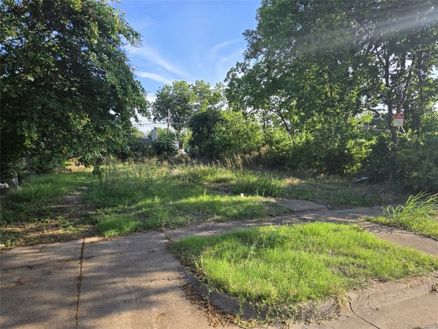 1104 Stella Street, Fort Worth, TX 76104