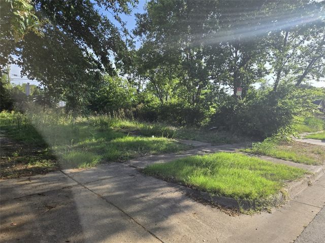 1104 Stella Street, Fort Worth, TX 76104