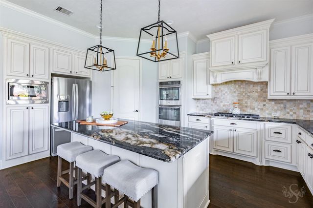 27706 Wimberly Falls Lane, Fulshear, TX 77441