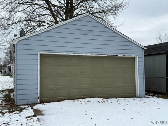 674 79th Street, Niagara Falls, NY 14304