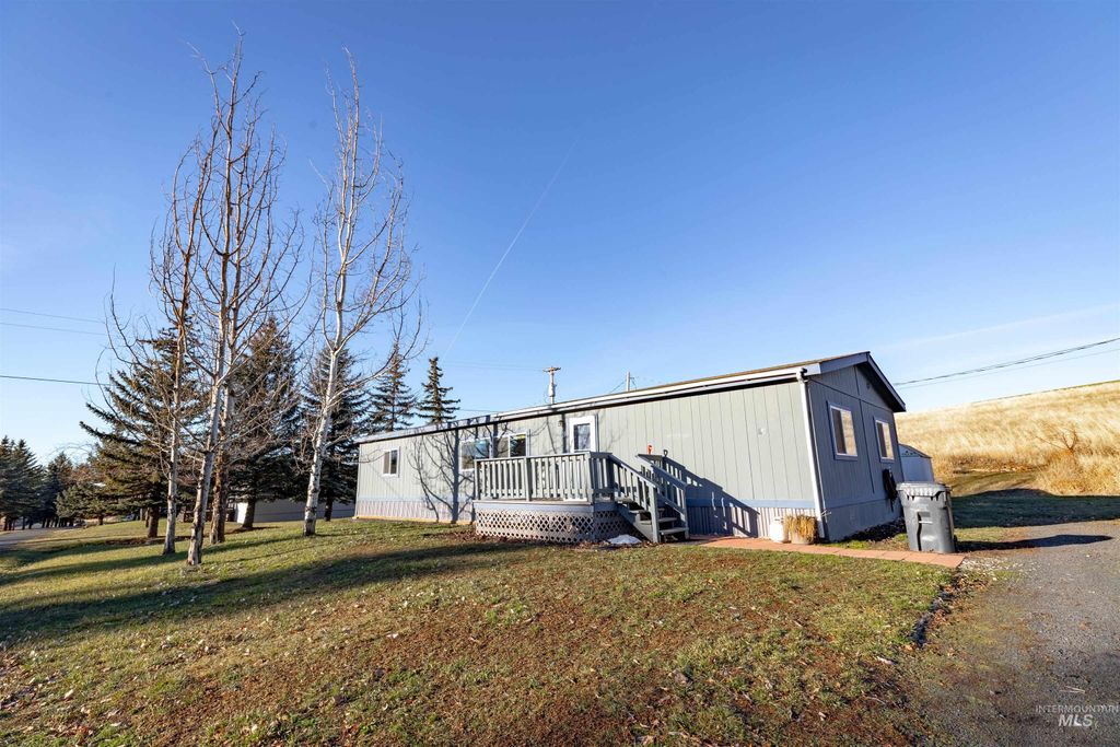 1020 Eid Rd 8, Moscow, ID 83843