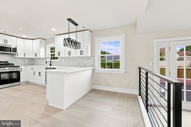 48 MEADOWRUE CT, Mount Laurel, NJ 08054