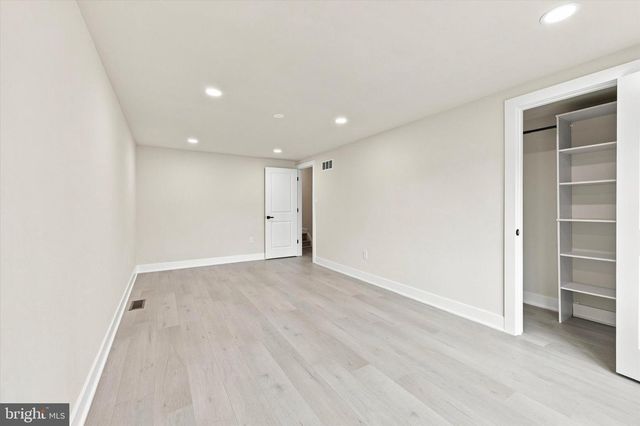 48 MEADOWRUE CT, Mount Laurel, NJ 08054