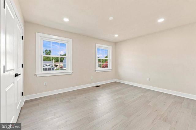 48 MEADOWRUE CT, Mount Laurel, NJ 08054