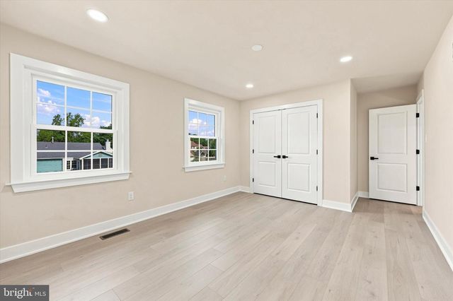 48 MEADOWRUE CT, Mount Laurel, NJ 08054