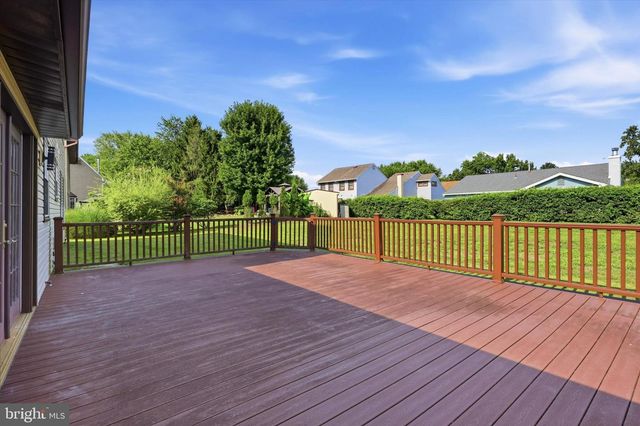 48 MEADOWRUE CT, Mount Laurel, NJ 08054