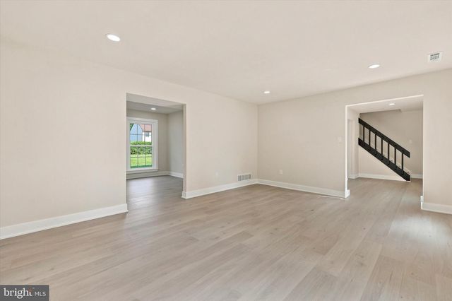 48 MEADOWRUE CT, Mount Laurel, NJ 08054