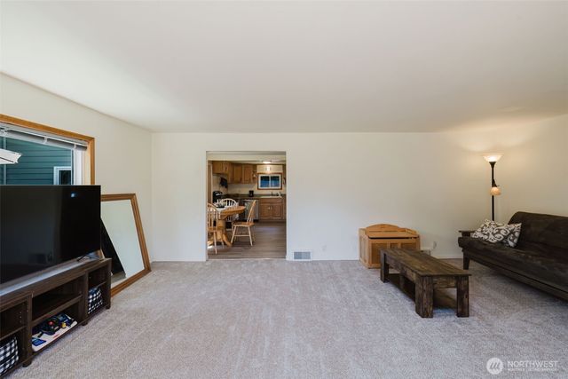 143 Dora Avenue, Bremerton, WA 98312