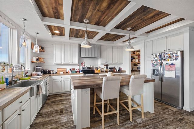 22083 Leonard Ranch Road, Gravette, AR 72736