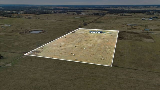 22083 Leonard Ranch Road, Gravette, AR 72736
