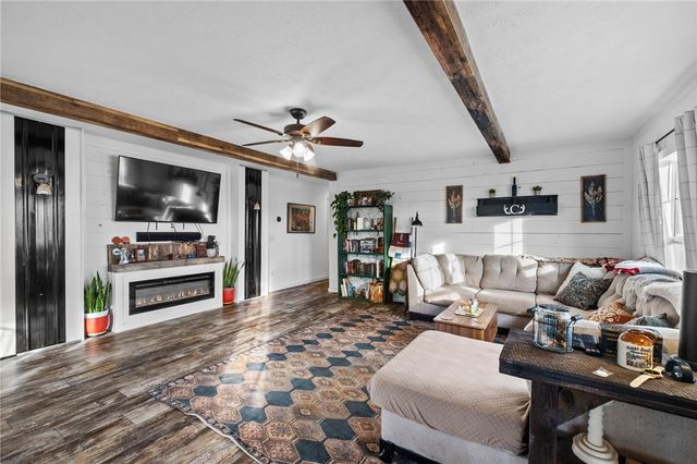 22083 Leonard Ranch Road, Gravette, AR 72736