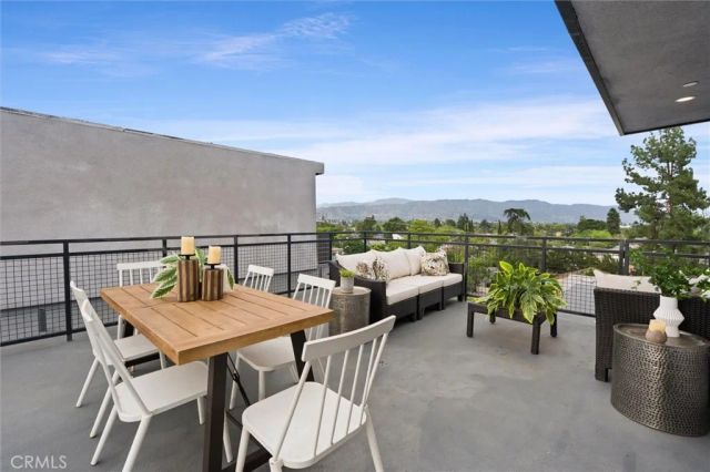 6051 N Tujunga Avenue, North Hollywood, CA 91606