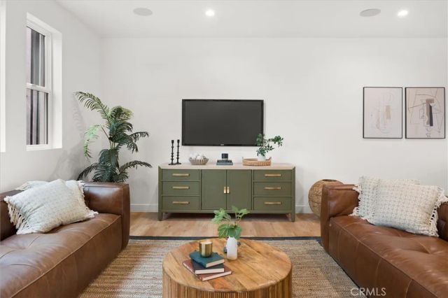 6051 N Tujunga Avenue, North Hollywood, CA 91606