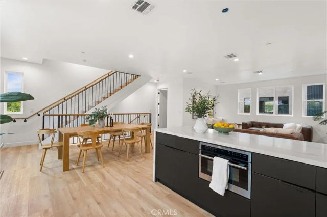 6051 N Tujunga Avenue, North Hollywood, CA 91606