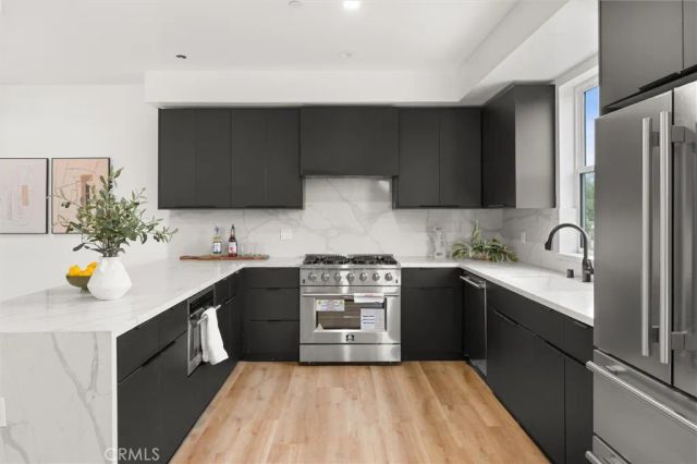 6051 N Tujunga Avenue, North Hollywood, CA 91606