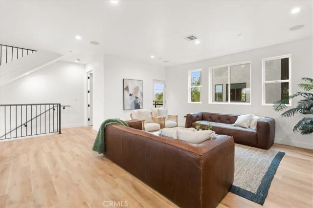 6051 N Tujunga Avenue, North Hollywood, CA 91606