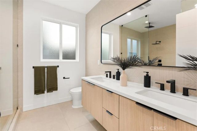 6051 N Tujunga Avenue, North Hollywood, CA 91606