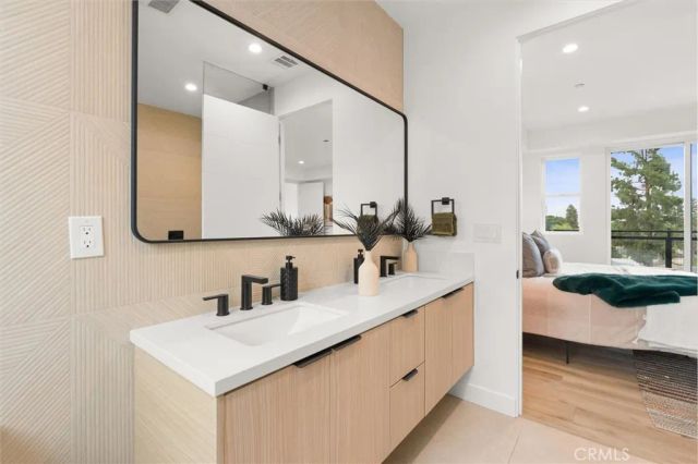 6051 N Tujunga Avenue, North Hollywood, CA 91606