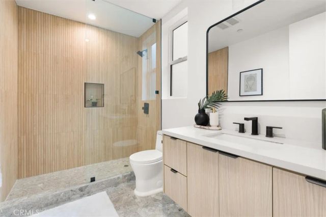 6051 N Tujunga Avenue, North Hollywood, CA 91606