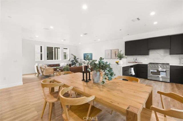 6051 N Tujunga Avenue, North Hollywood, CA 91606