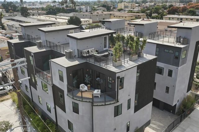 6051 N Tujunga Avenue, North Hollywood, CA 91606