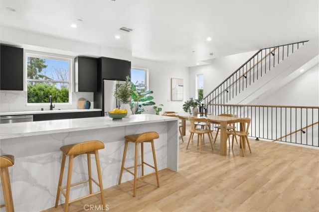 6051 N Tujunga Avenue, North Hollywood, CA 91606