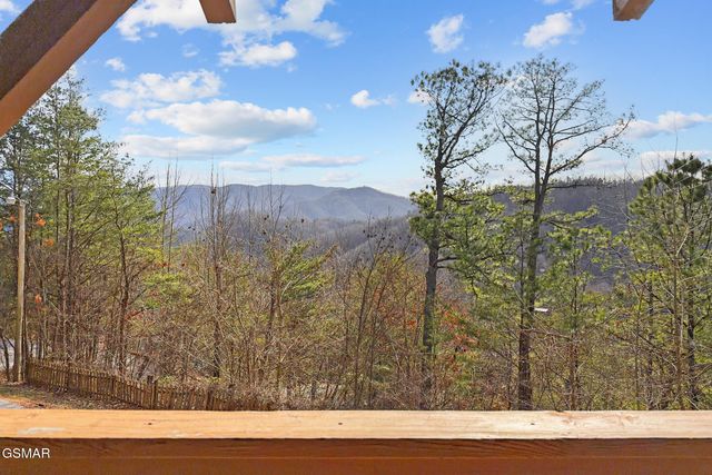1122 Eagle Pointe Way, Pigeon Forge, TN 37863