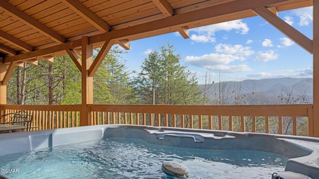 1122 Eagle Pointe Way, Pigeon Forge, TN 37863