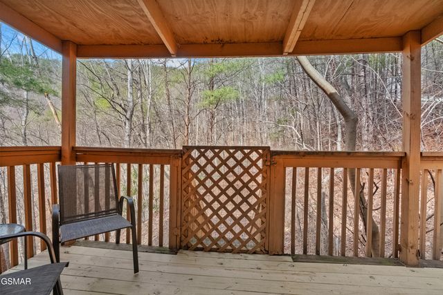 1122 Eagle Pointe Way, Pigeon Forge, TN 37863