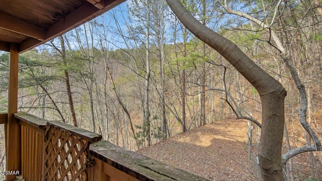 1122 Eagle Pointe Way, Pigeon Forge, TN 37863