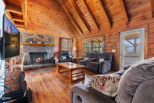 1122 Eagle Pointe Way, Pigeon Forge, TN 37863