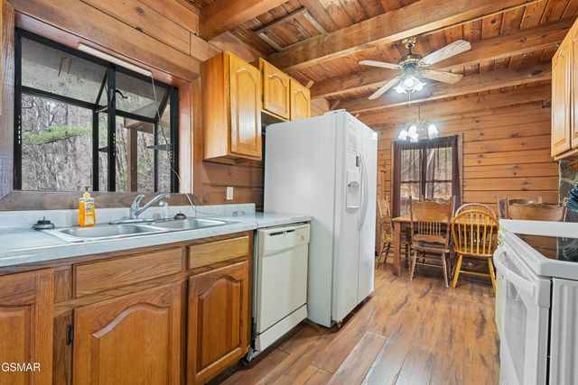 1122 Eagle Pointe Way, Pigeon Forge, TN 37863