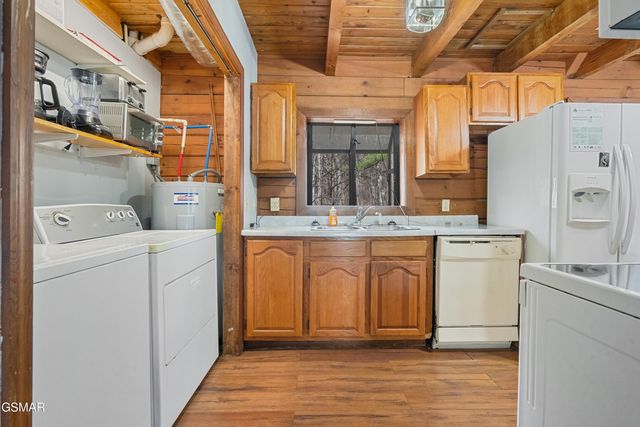 1122 Eagle Pointe Way, Pigeon Forge, TN 37863