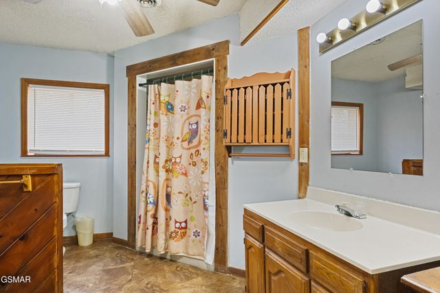 1122 Eagle Pointe Way, Pigeon Forge, TN 37863