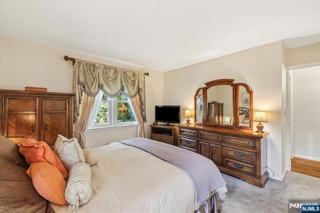 85 Page Drive, Oakland, NJ 07436