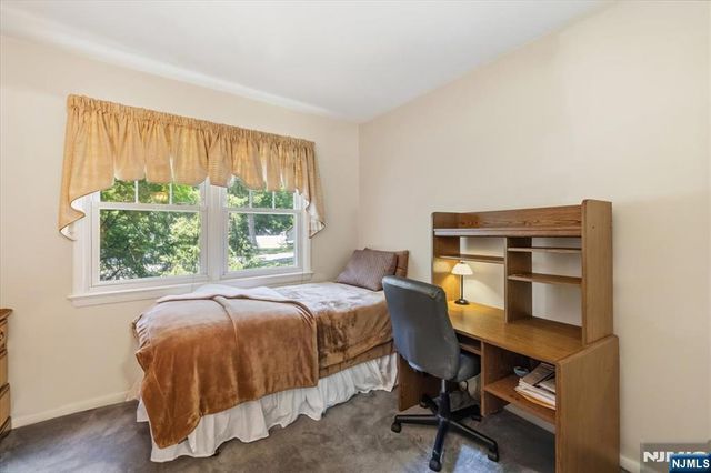 85 Page Drive, Oakland, NJ 07436