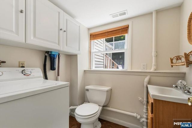 85 Page Drive, Oakland, NJ 07436